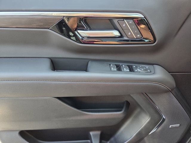 2025 Chevrolet Suburban Premier - Photo 17