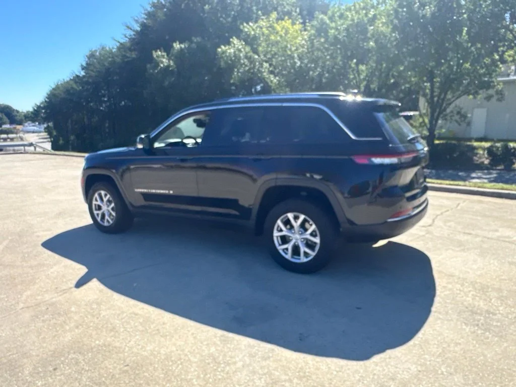 Used 2022 Black Jeep Limited image 15
