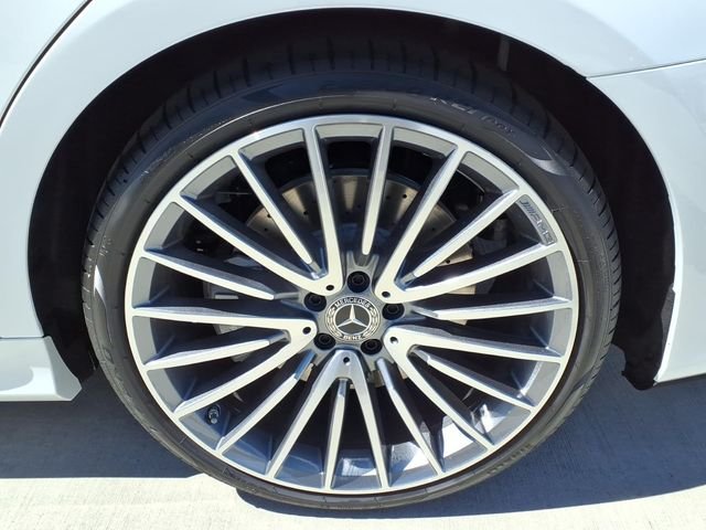 New 2027 White Mercedes-Benz S 580 image 24