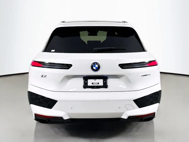 Used 2024 White BMW xDrive50 image 6