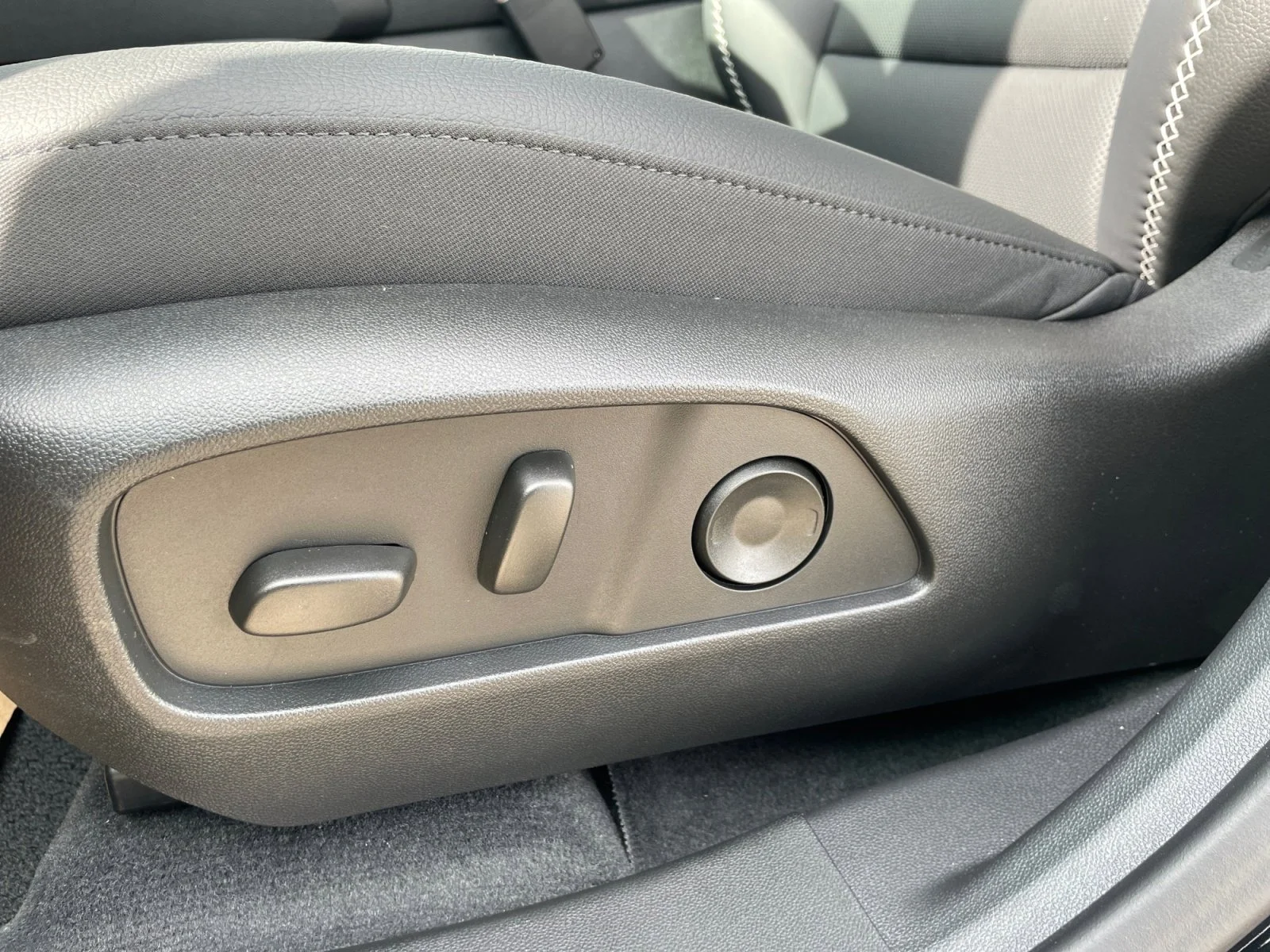 New 2026 Ebony Twilight Metallic GMC AWD Denali image 14