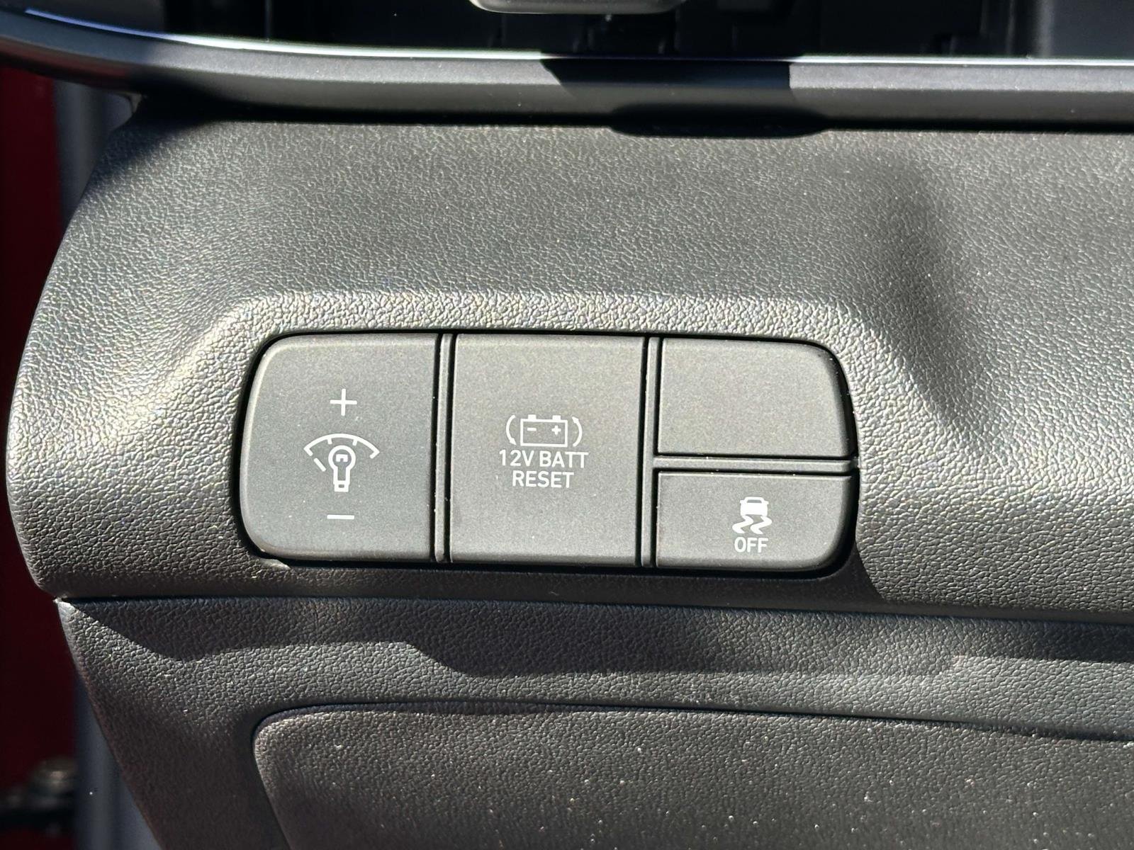 Certified Used 2025 Red Hyundai SEL Sport image 24