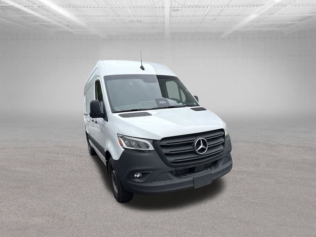 Used 2025 White Mercedes-Benz Cargo 144 WB image 9