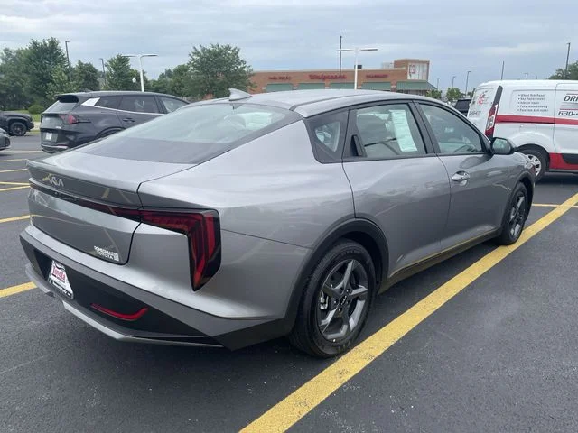 2025 Kia K4 LXS - Photo 32
