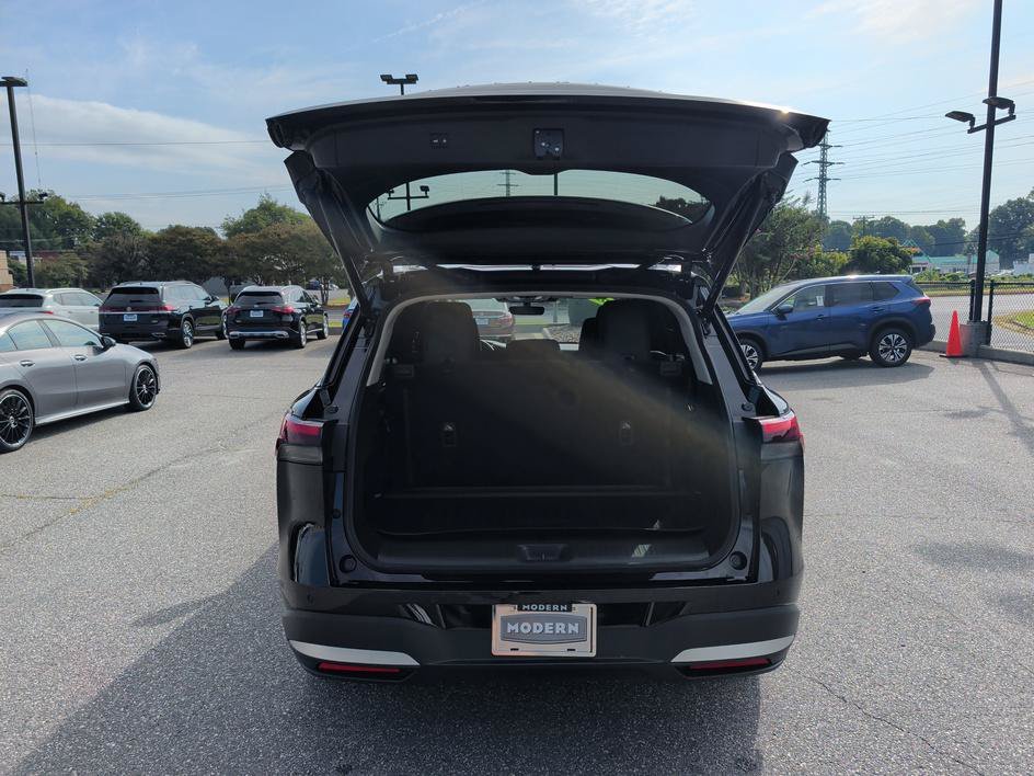 Certified Used 2026 Mineral Black INFINITI LUXE image 15