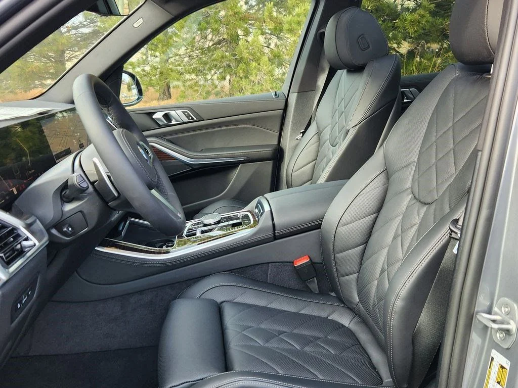 Used 2026 Skyscraper Grey Metallic BMW xDrive50e image 10