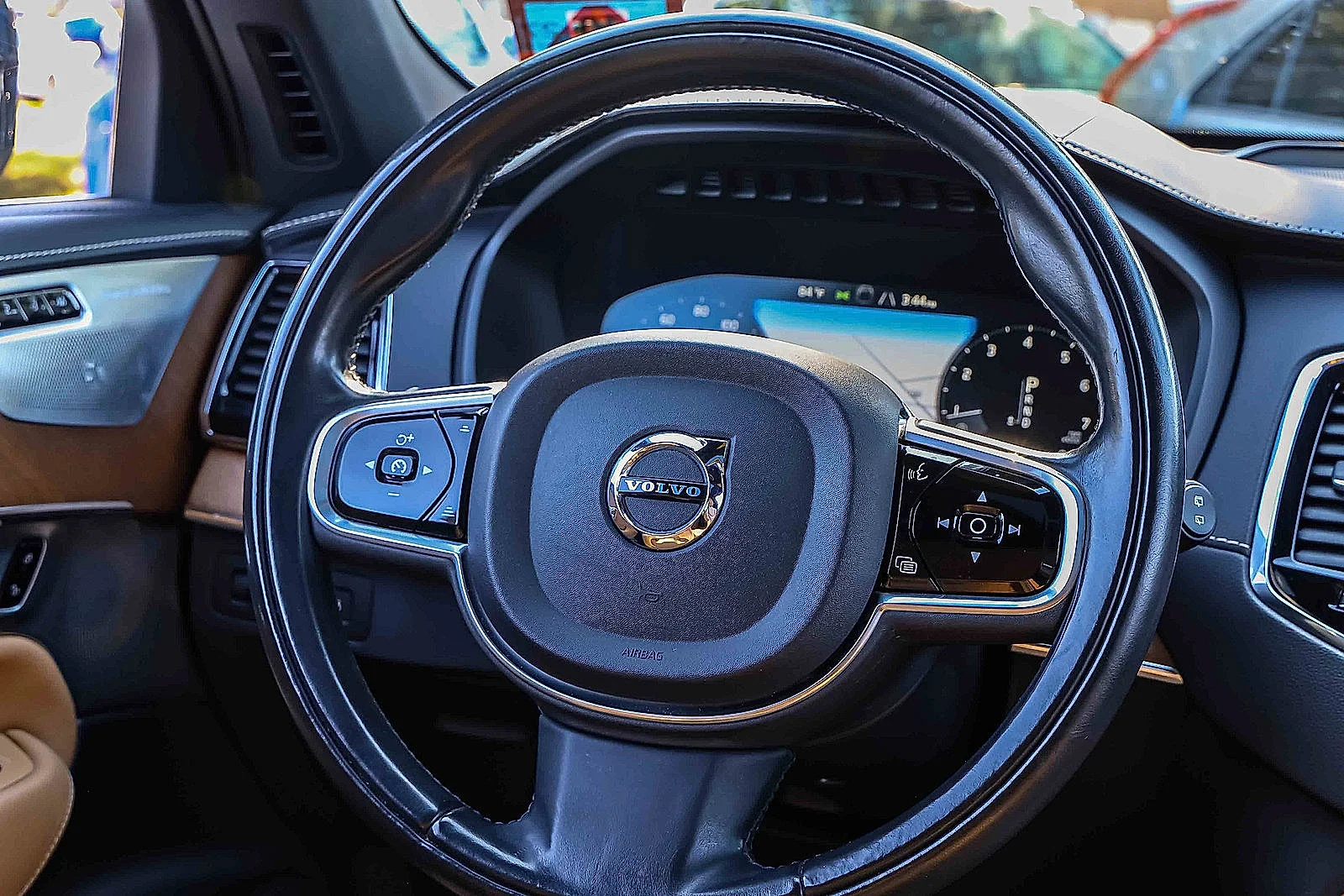 Used 2018  Volvo Inscription image 13