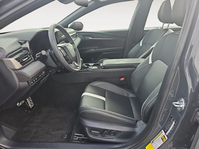 Used 2025  Toyota SE image 7