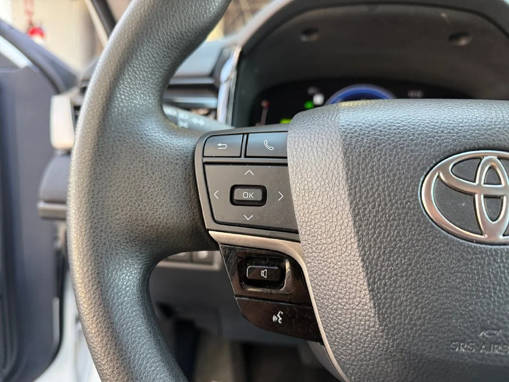 Used 2025 White Toyota LE image 24