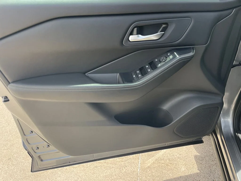 Used 2025 Gray Nissan SV image 22