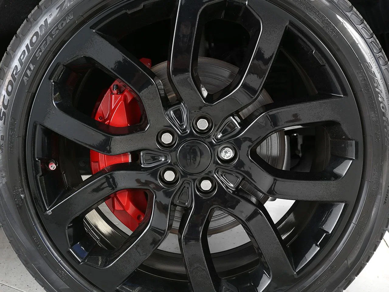 Used 2022 Black Land Rover HSE Silver Edition image 6