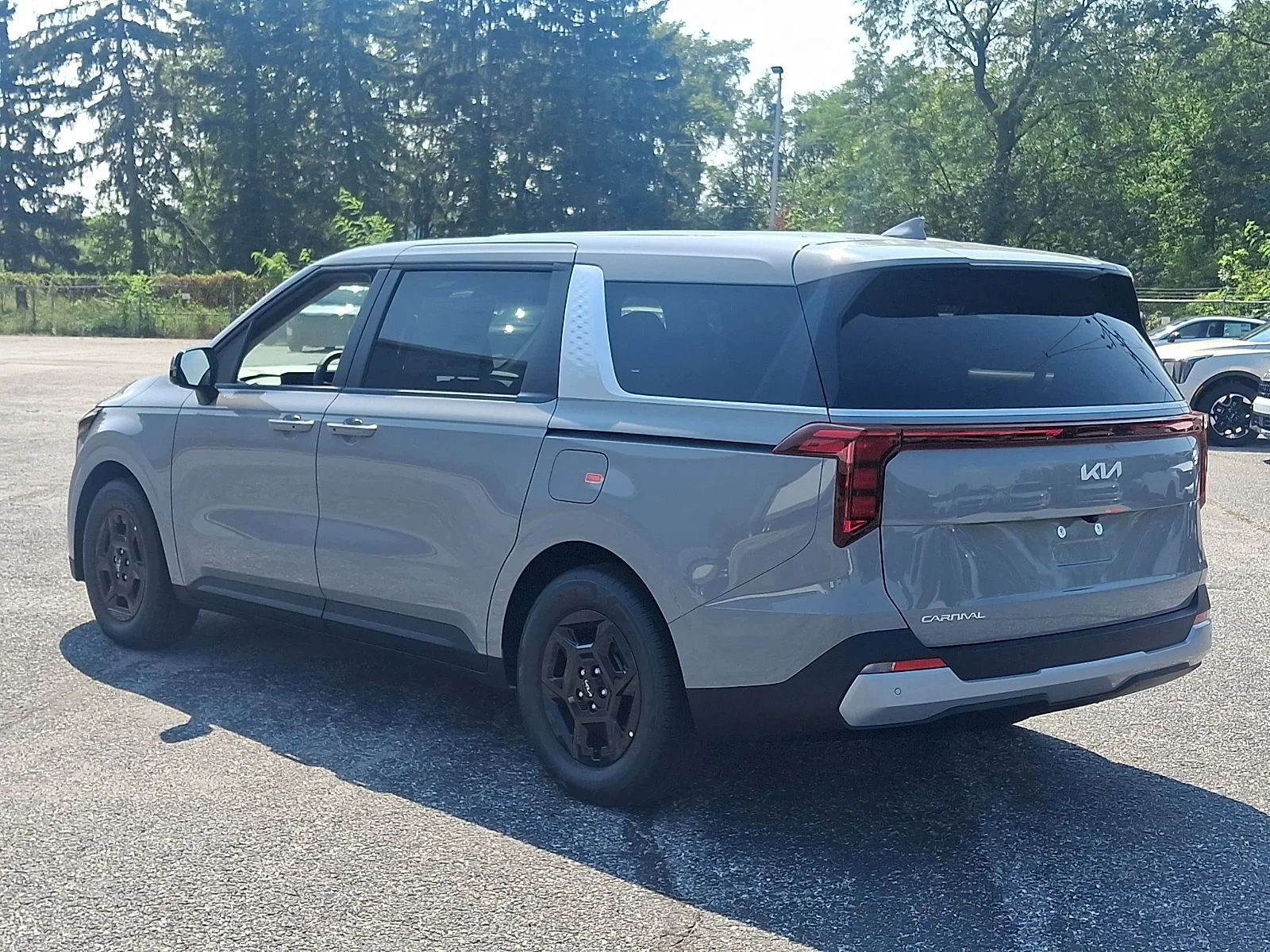 New 2027 Silver Kia LXS image 4