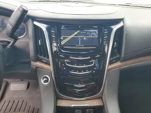 Used 2019 SHADOW METALLIC Cadillac Luxury image 18