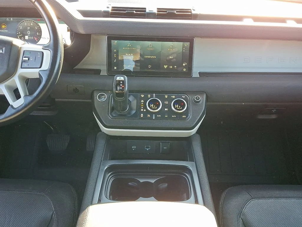 Used 2022  Land Rover X-Dynamic S image 16