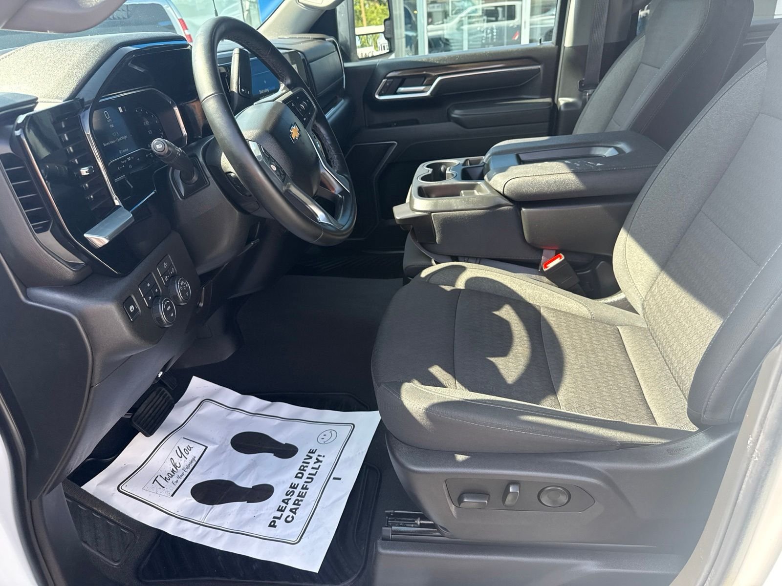 Used 2025 White Chevrolet LT image 13