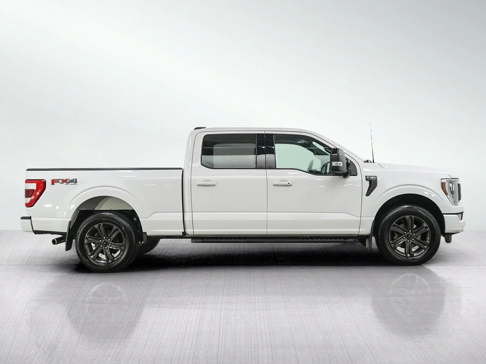 Used 2023  Ford Lariat image 6