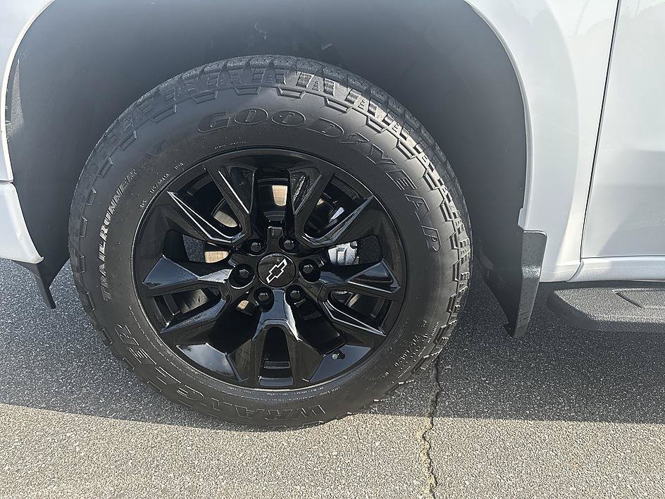 Used 2023 Summit White Chevrolet RST image 17