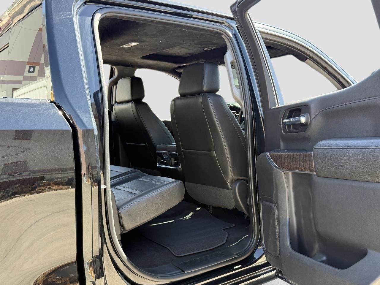 Used 2019 Onyx Black GMC Denali image 24