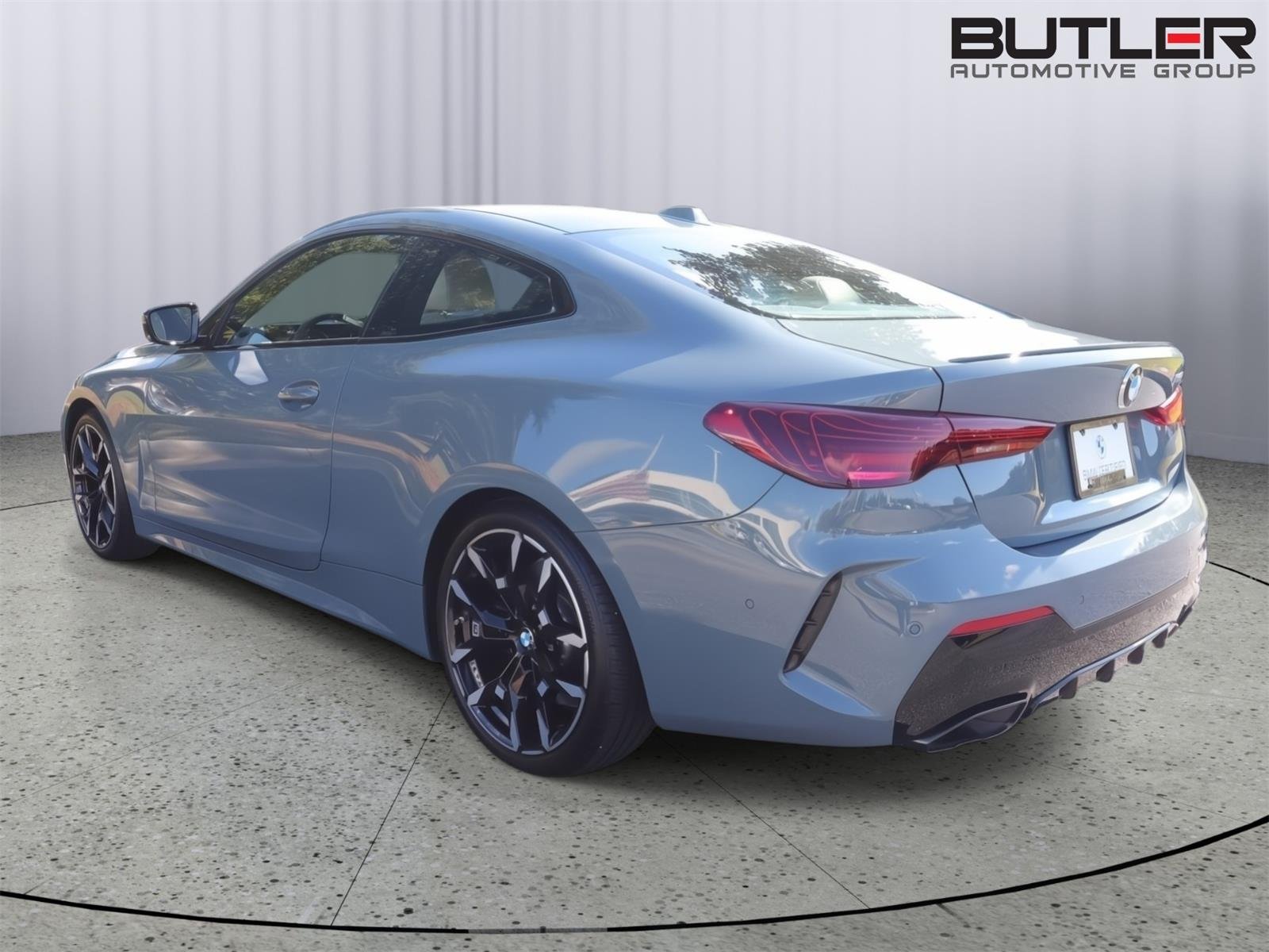 Used 2025 Cape York Green Metallic BMW M440i image 4
