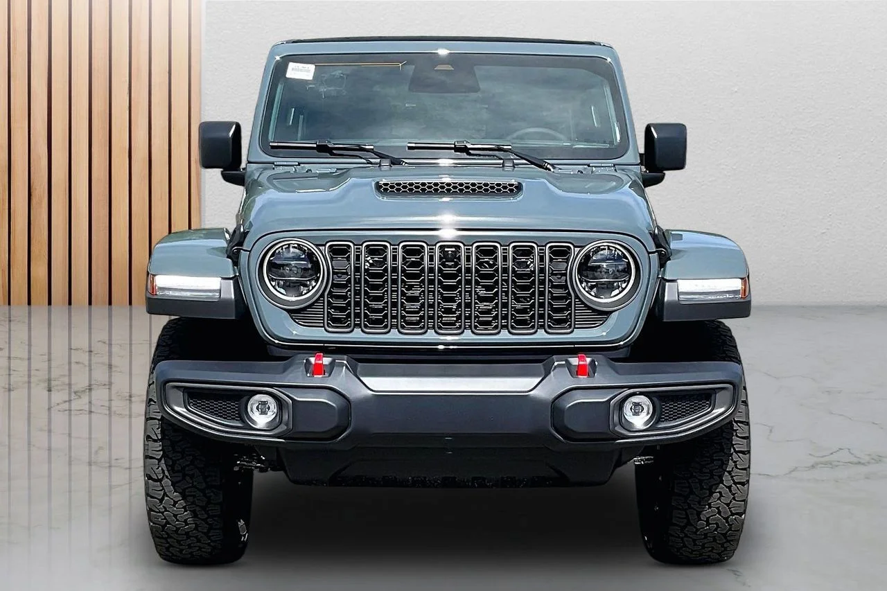 New 2026 Anvil Clear-Coat Exterior Paint Jeep Rubicon image 3