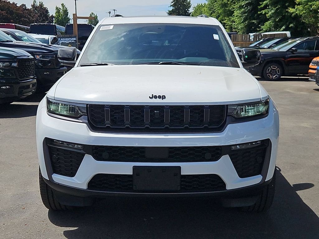 New 2026 Bright White Clear-Coat Exterior Paint Jeep Limited image 2