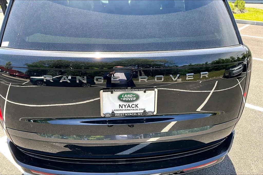 Used 2024 Black Land Rover SE image 34