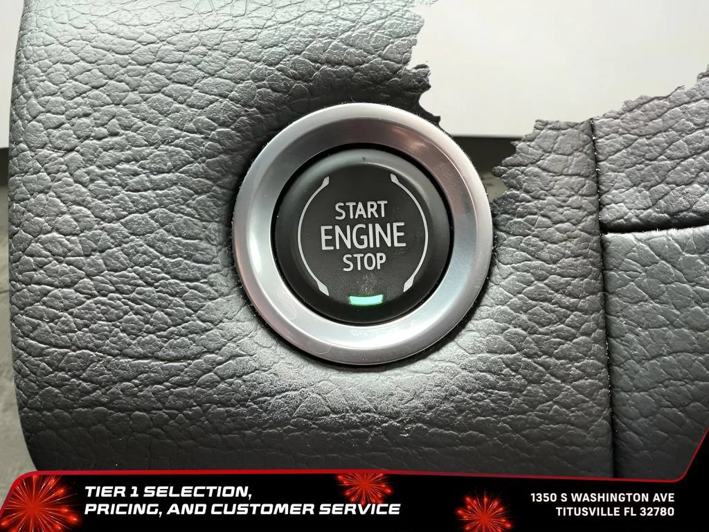 Used 2021 WHITE FROST TRICOAT GMC Denali image 43