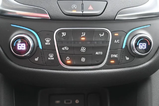 Used 2024 Summit White Chevrolet LT image 18