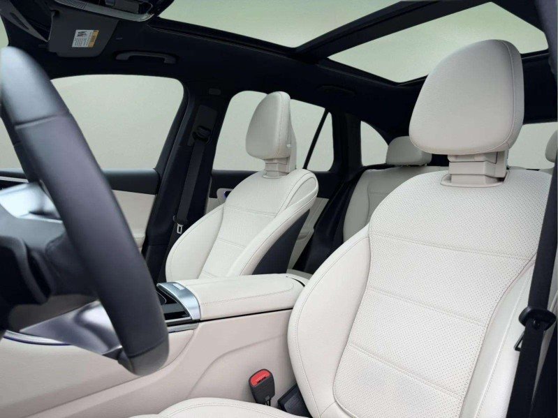 Used 2025 Verde Silver Metallic Mercedes-Benz GLC 300 image 19
