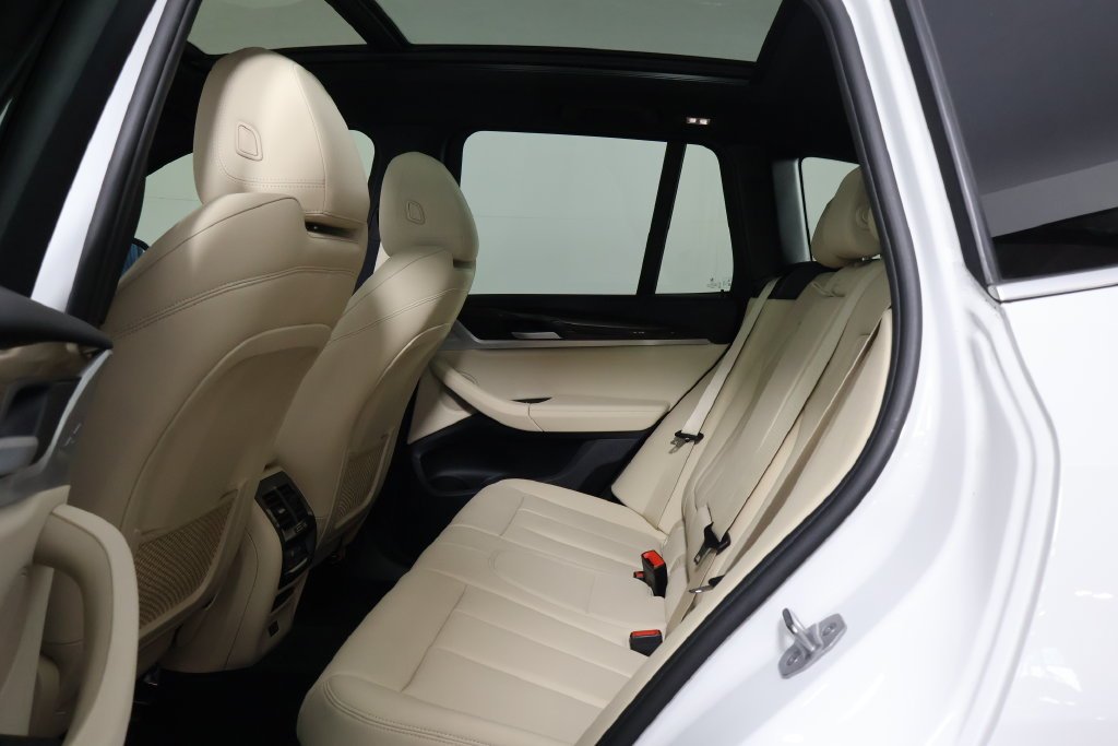 Used 2021 Alpine White BMW sDrive30i image 11
