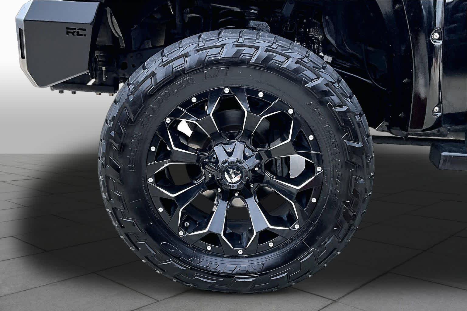 Used 2016 Black Toyota SR5 image 10