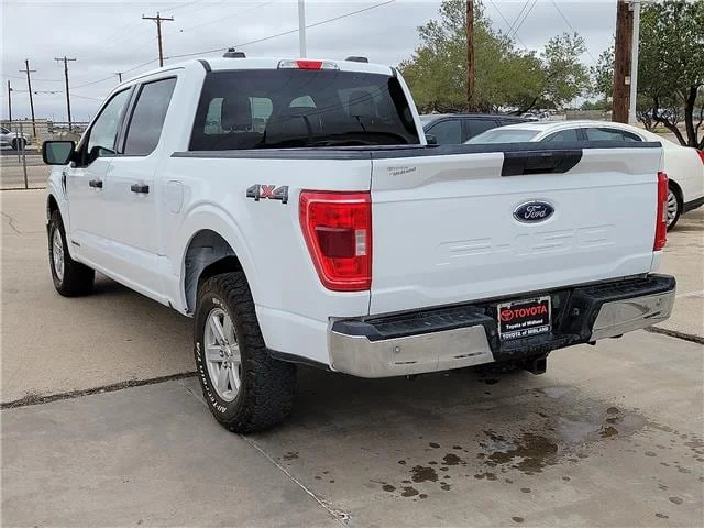 Used 2023 Oxford White Ford XLT 4x4 SuperCrew Cab 5.5 ft. box 145 in. WB image 4