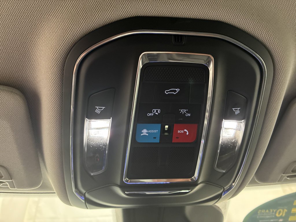 Used 2023 Black Jeep Laredo image 31