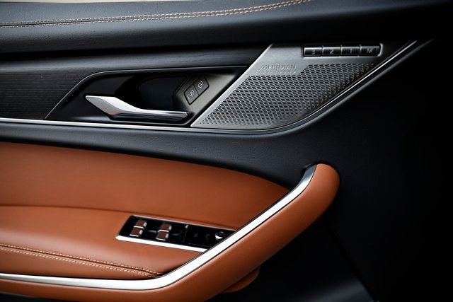 2026 Jaguar F-Pace R-Dynamic S - Photo 13