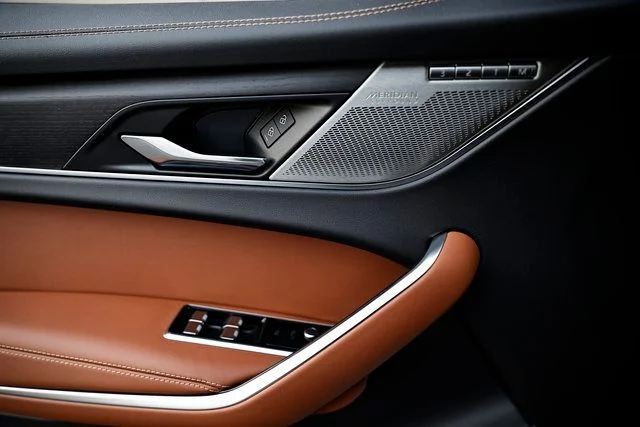 2026 Jaguar F-Pace R-Dynamic S - Photo 13