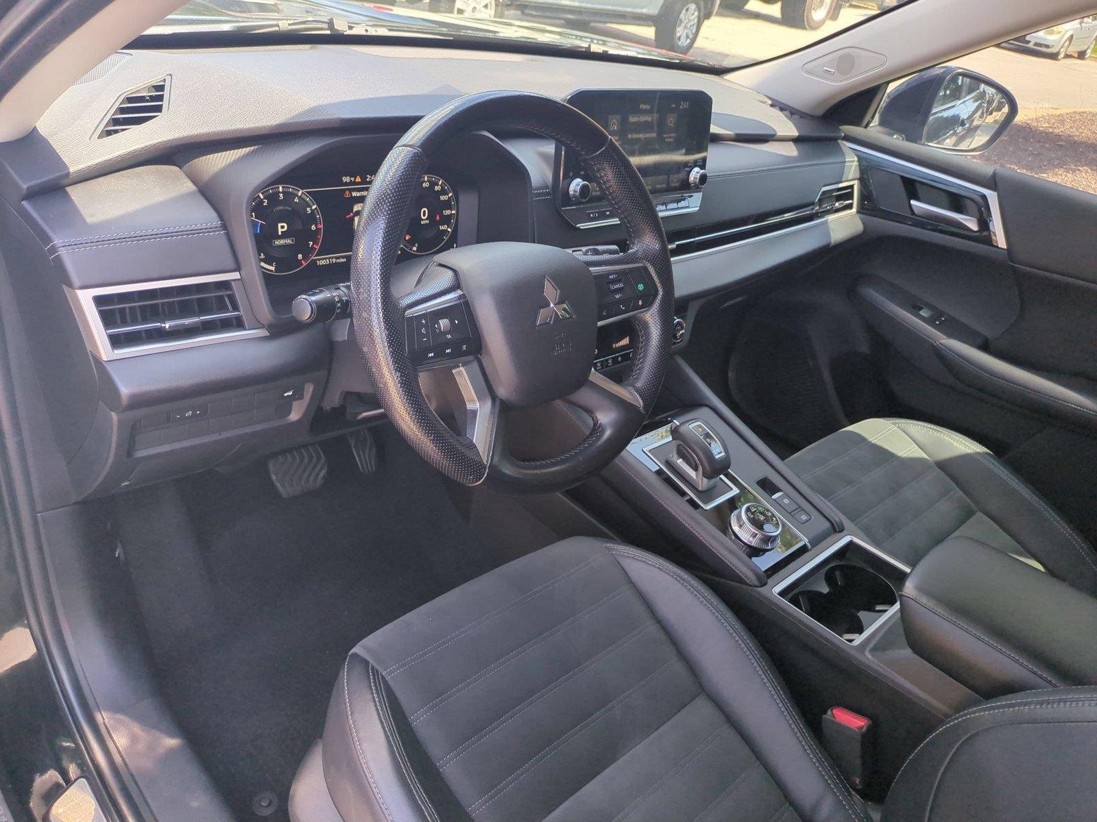 Used 2022 Labrador Black Pearl Mitsubishi SE image 19