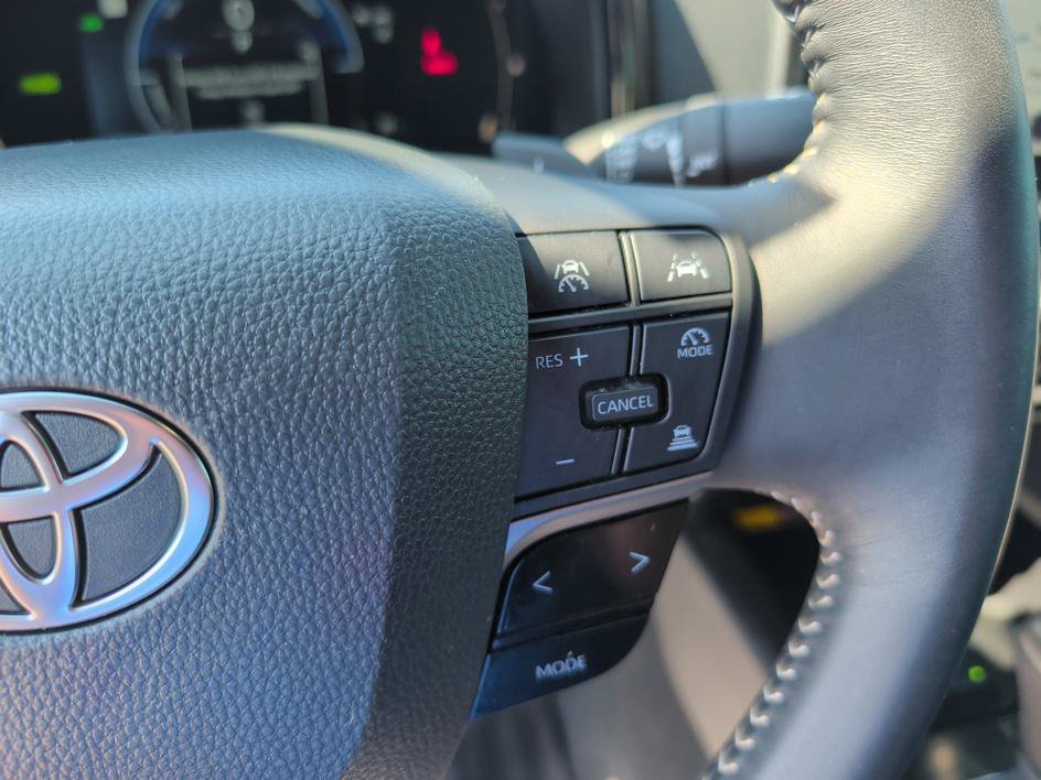 Used 2025 Ice Toyota SE image 20