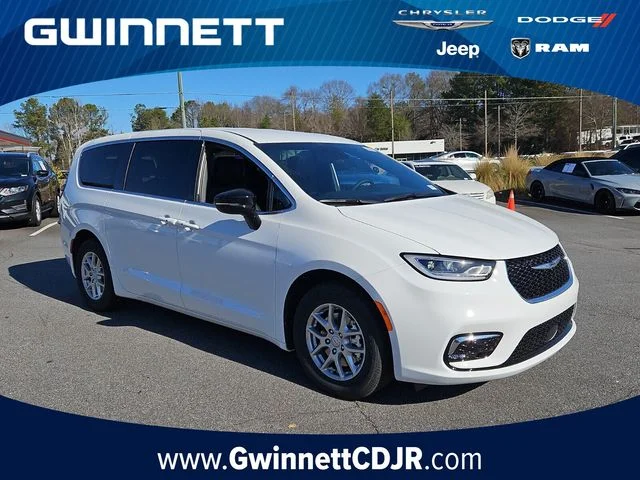 2026 Chrysler Pacifica Select's photo