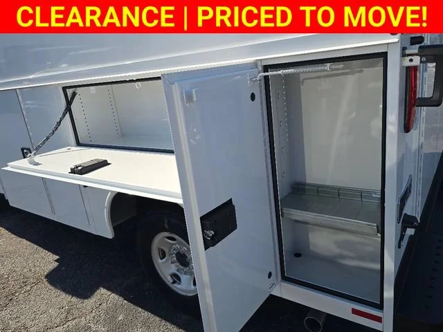 New 2025 Summit White Chevrolet 1WT image 18