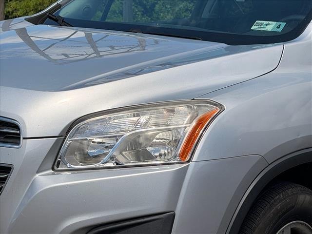 Used 2016 Silver Ice Metallic Chevrolet LT image 2