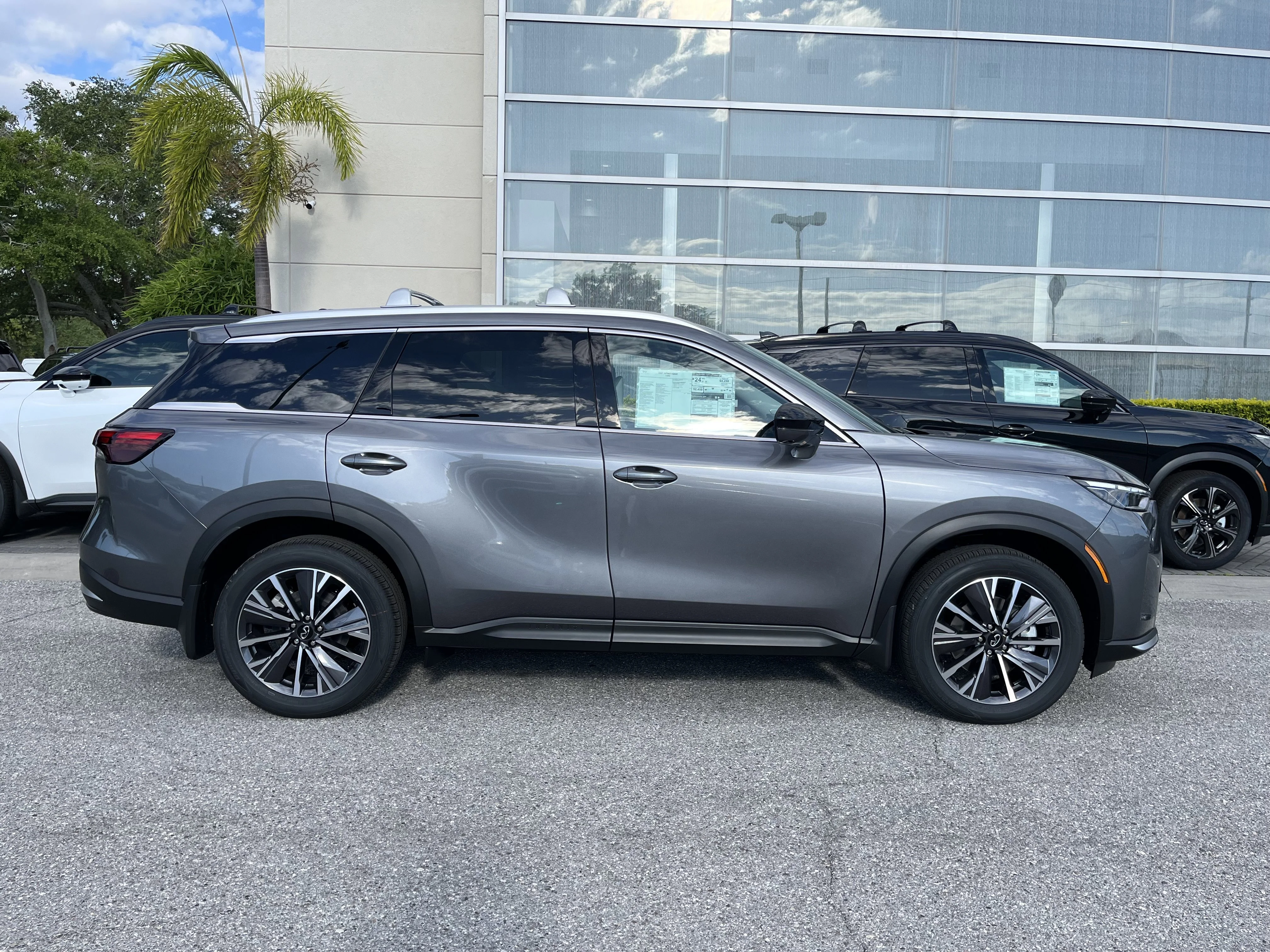 New 2027 Graphite Shadow INFINITI LUXE image 7