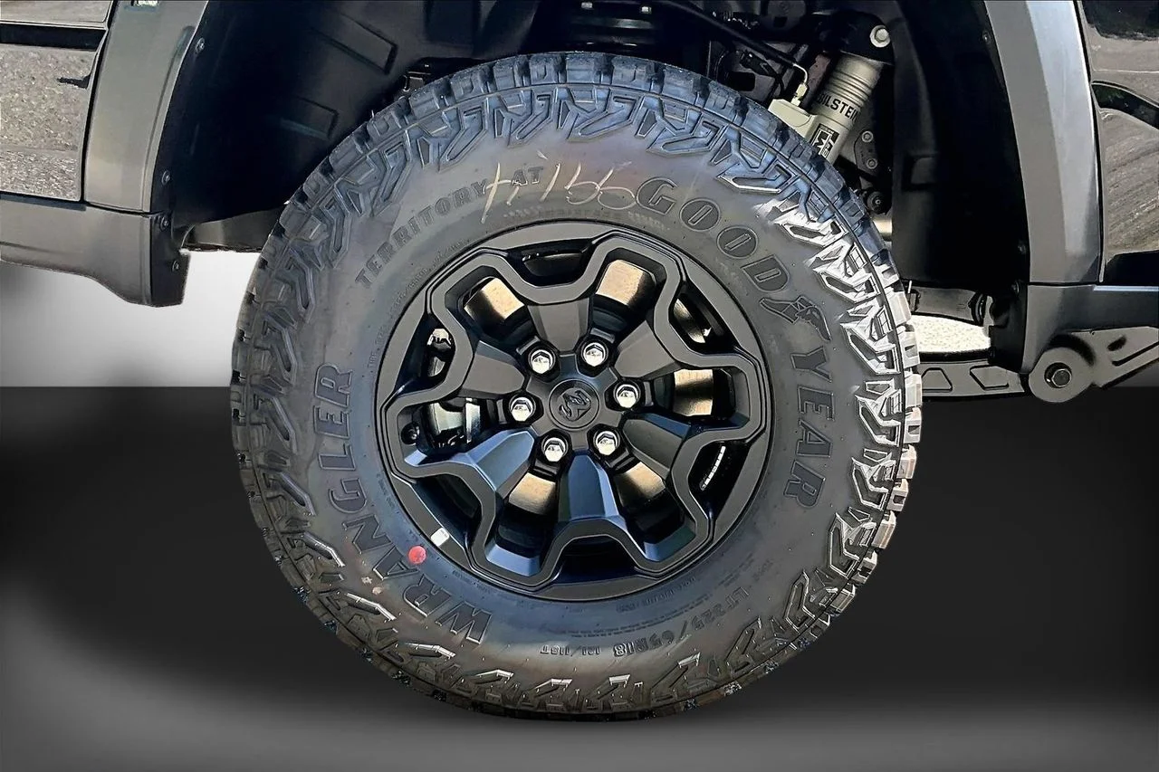 New 2026 Diamond Black Crystal Pearl-Coat Exterior Paint RAM RHO image 33