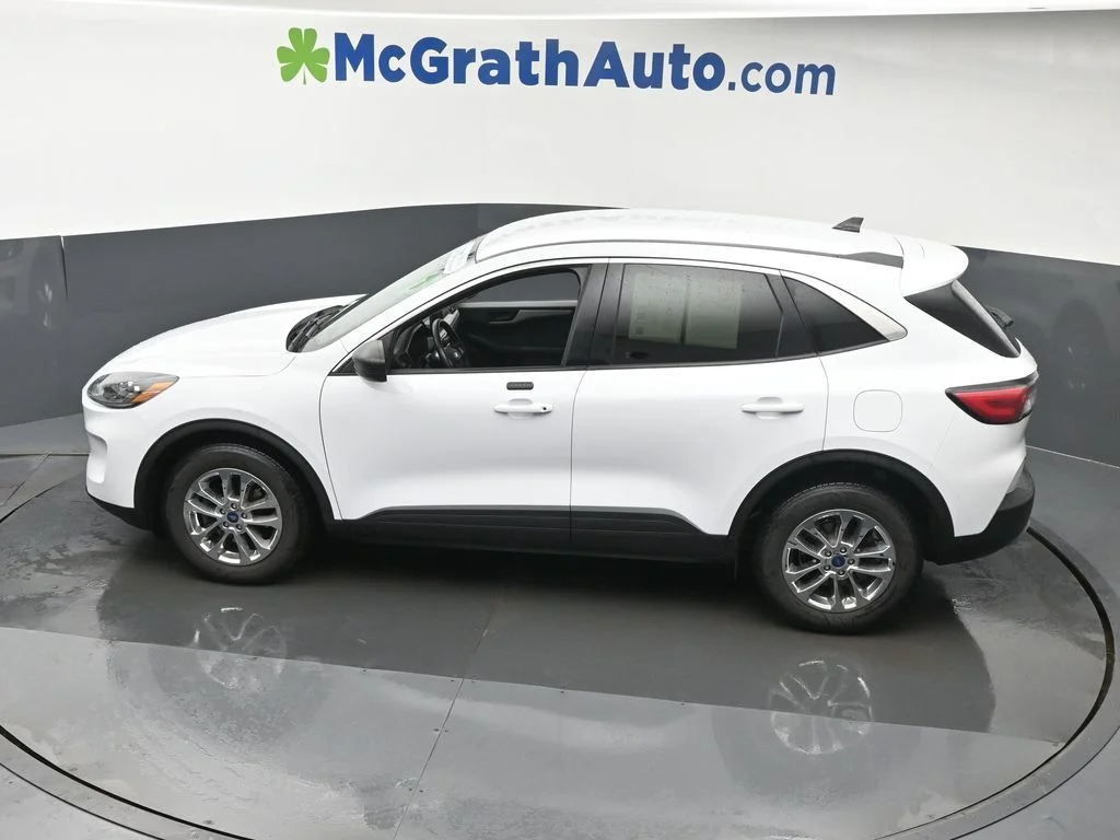 Used 2022 White Ford SE image 24