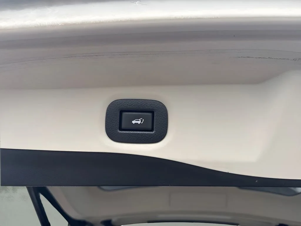 Used 2018  Nissan SV image 29
