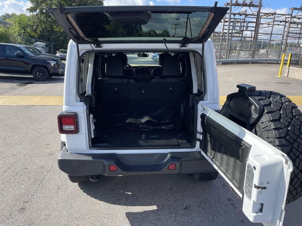 Used 2020 White Jeep Unlimited Sahara Altitude image 13