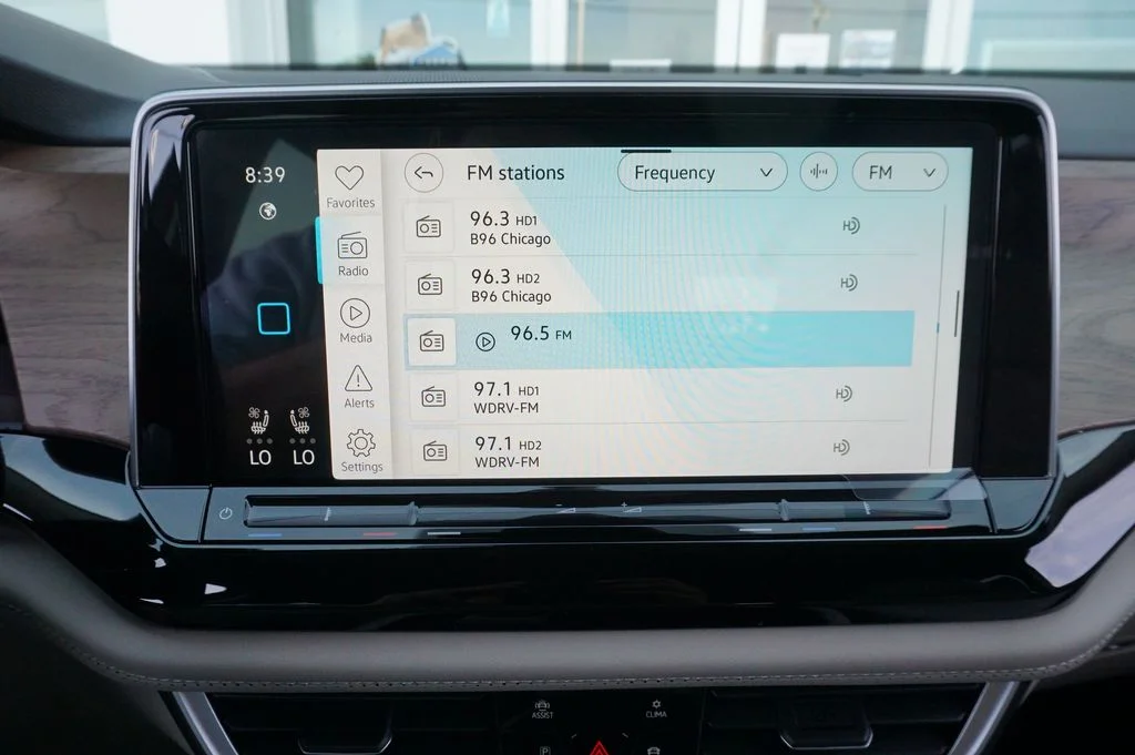 New 2026 Silver Volkswagen SE w/Technology image 17