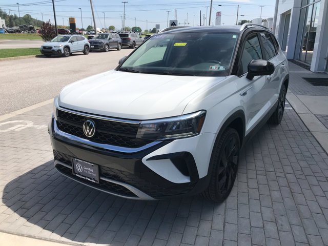Certified Used 2023 Pure White Volkswagen SE image 4