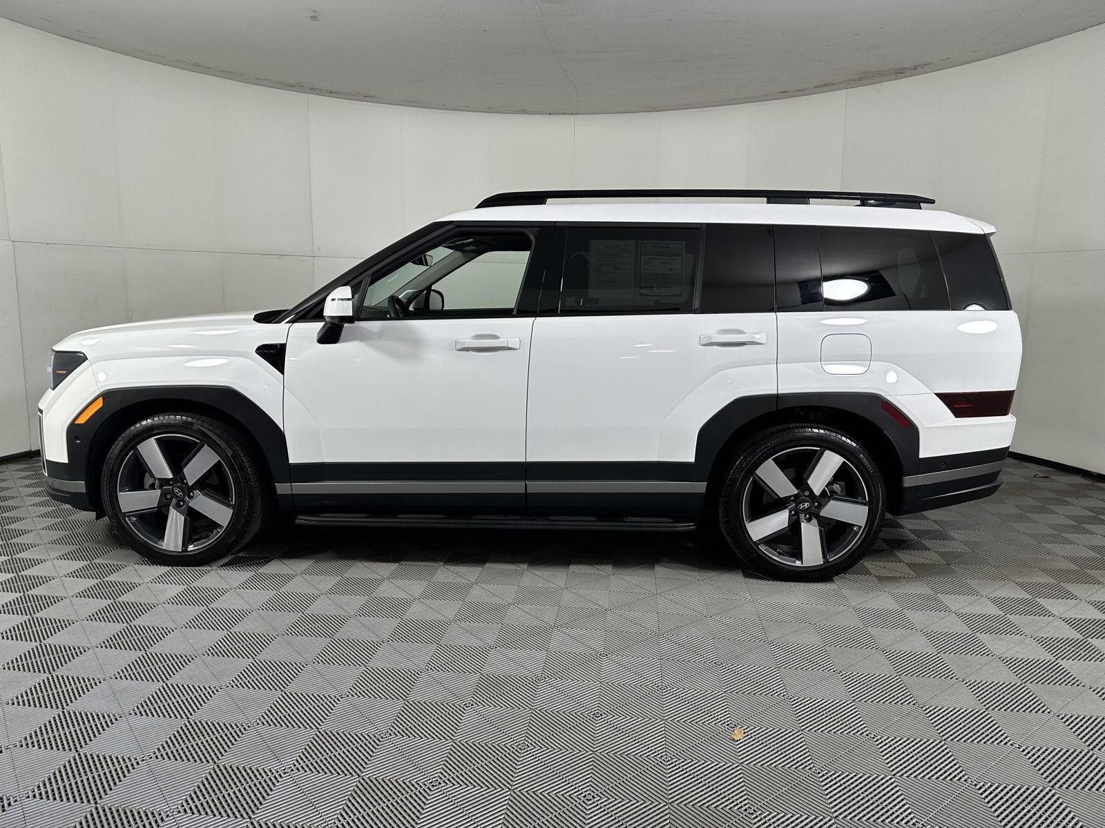 Used 2024 Serenity White Hyundai Limited image 9