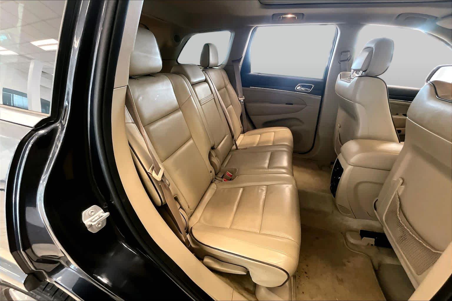 Used 2015 Maximum Steel Metallic Clearcoat Jeep Overland image 18