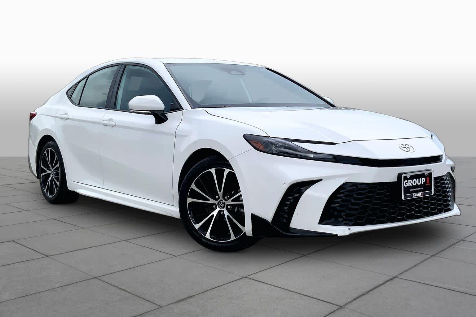Used 2025 Ice Cap Toyota SE image 3
